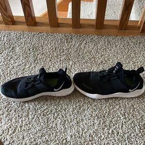 Size 10.5 Men’s Nike Commuter Sneakers